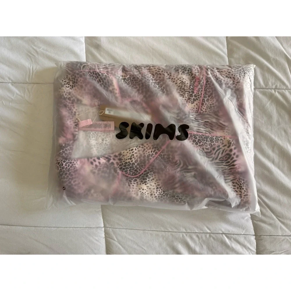 New SKIMS SLEEP LONG SLEEP SET IN BLOOM MINI MULTI ANIMAL PRINT SIZE MEDIUM NIB - Picture 3 of 6
